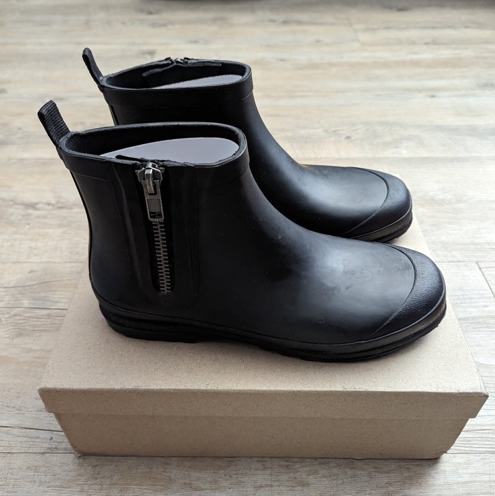 Madewell The Zip-Up Lugsole Rain Boot- 9 - Picture 3 of 14